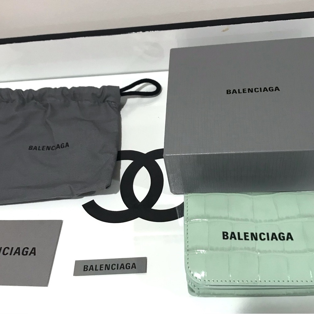BALENCIAGA Cash Croc-Effect Mini Wallet.  MINT green in MINT Condition.